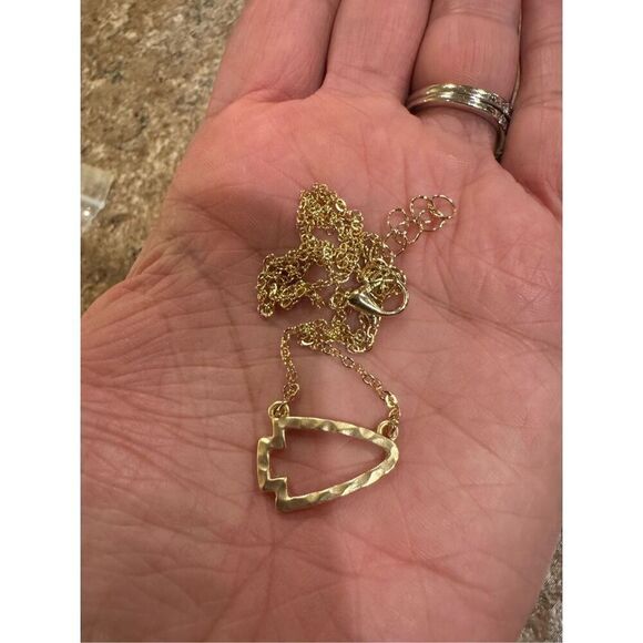 Woman’s Kansas City golden arrow necklace new - Picture 2 of 3